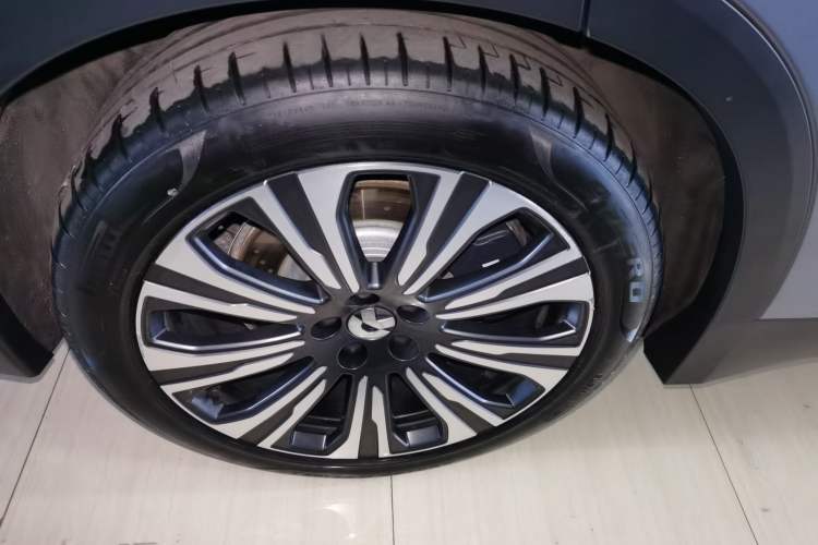 Used Nio ES8 2024 75 kWh Right Rear Wheel Hub