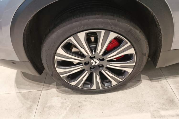 Used Nio ES8 2024 75 kWh Right Rear Wheel Hub