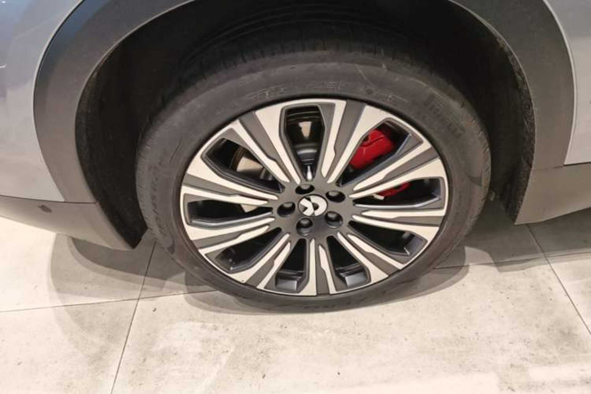 Used Nio ES8 2024 75 kWh Right Rear Wheel Hub