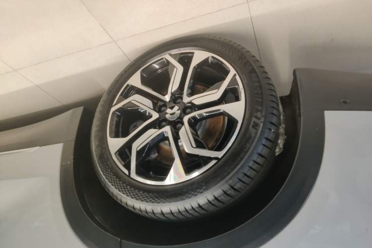 Used Nio ES8 2024 100kWh Right Rear Wheel Hub