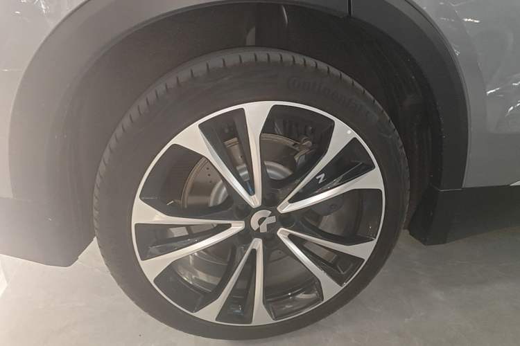 Used Nio ES8 2024 75 kWh Executive Edition Right Rear Wheel Hub