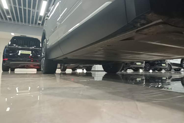Used Nio ES8 2024 75 kWh Right Side Sill
