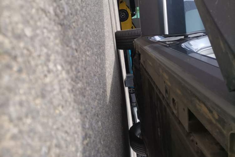Used Nio ES8 2024 75 kWh Right Side Sill