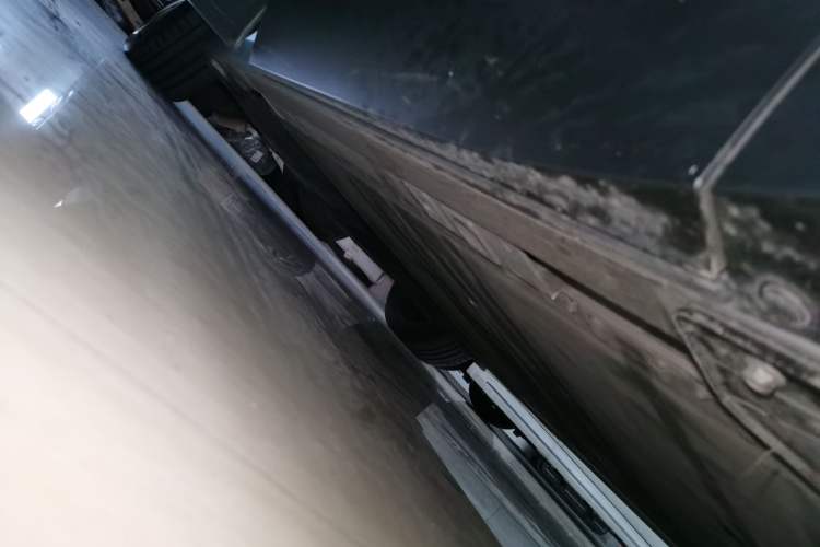 Used Nio ES8 2024 75 kWh Right Side Sill
