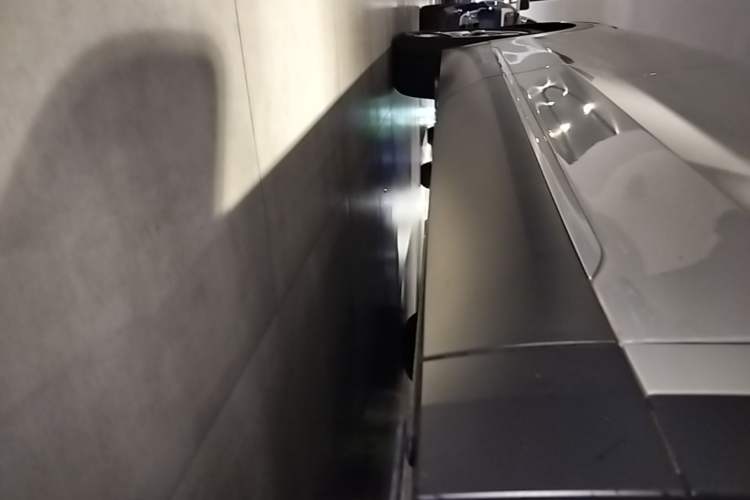 Used Nio ES8 2024 75 kWh Executive Edition Right Side Sill
