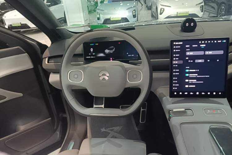 Used Nio ES8 2024 75 kWh Steering Wheel