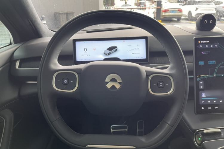 Used Nio ES8 2024 75 kWh Steering Wheel