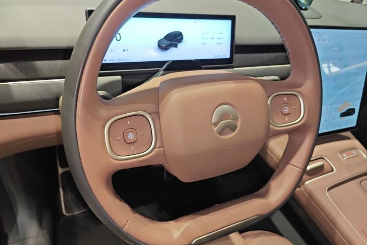 Used Nio ES8 2024 75 kWh Steering Wheel