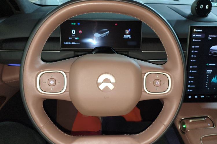 Used Nio ES8 2024 75 kWh Executive Edition Steering Wheel