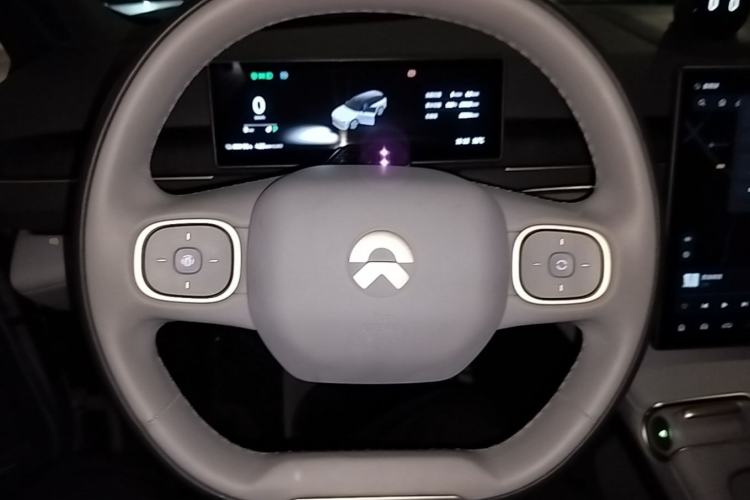 Used Nio ES8 2024 75 kWh Executive Edition Steering Wheel