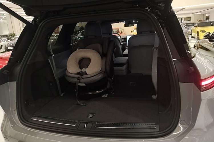 Used Nio ES8 2024 75 kWh Executive Edition Trunk