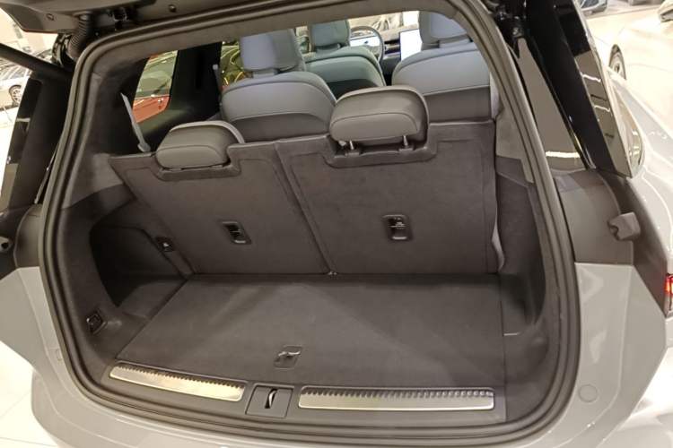 Used Nio ES8 2024 75 kWh Executive Edition Trunk