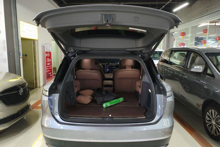 Used Nio ES8 2024 75 kWh Executive Edition Trunk