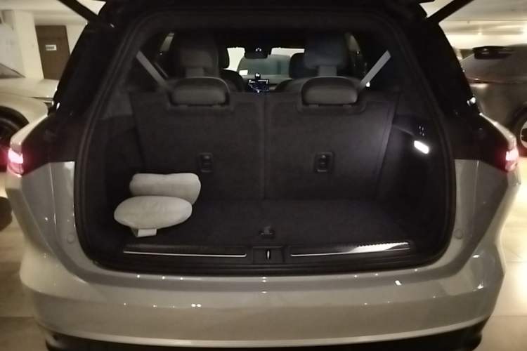 Used Nio ES8 2024 75 kWh Executive Edition Trunk