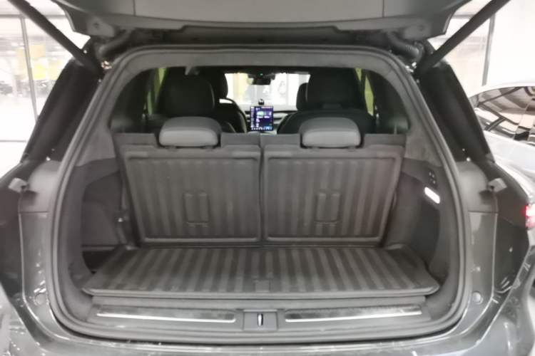 Used Nio ES8 2024 100kWh Signature Edition Trunk