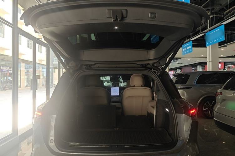 Used Nio ES8 2024 75 kWh Executive Edition Trunk
