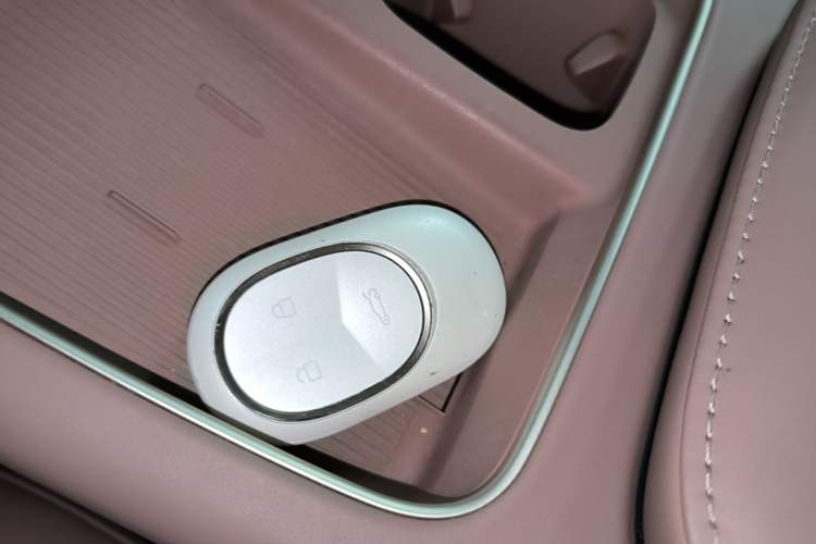 Used Nio ES8 2024 100kWh Signature Edition Vehicle Key