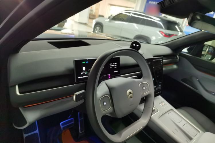 Used Nio ES8 2024 75 kWh Center Console