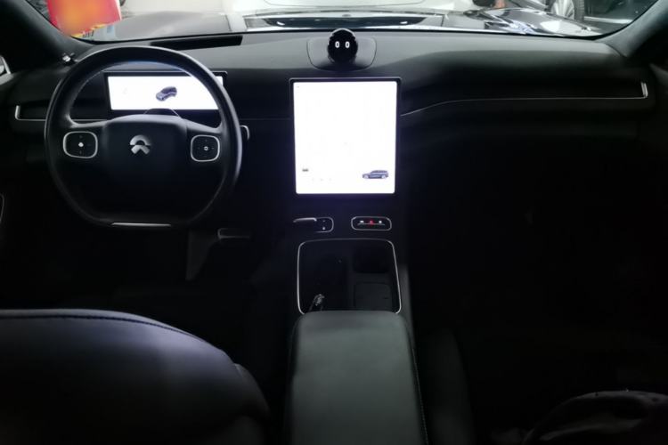 Used Nio ES8 2024 75 kWh Center Console