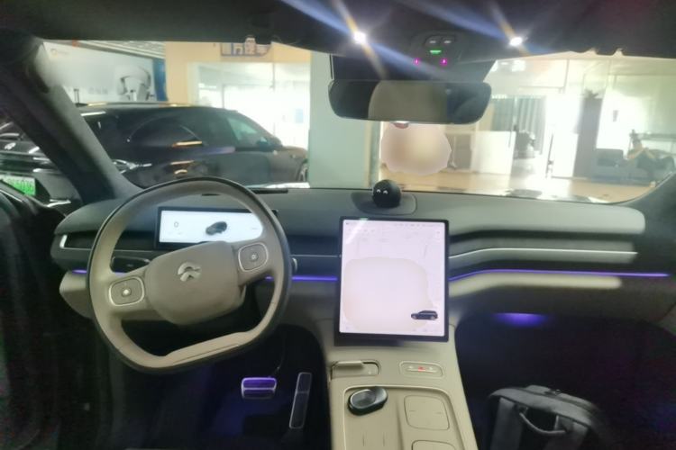 Used Nio ES8 2024 75 kWh Center Console