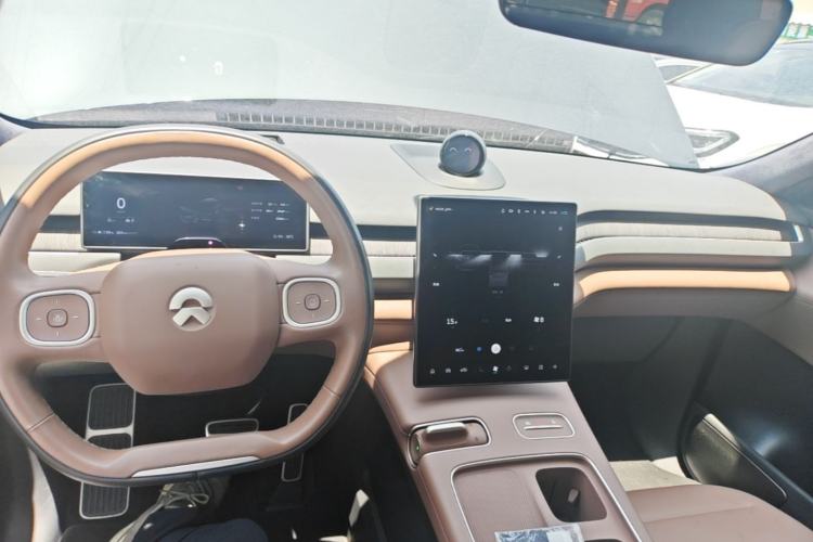 Used Nio ES8 2024 75 kWh Center Console