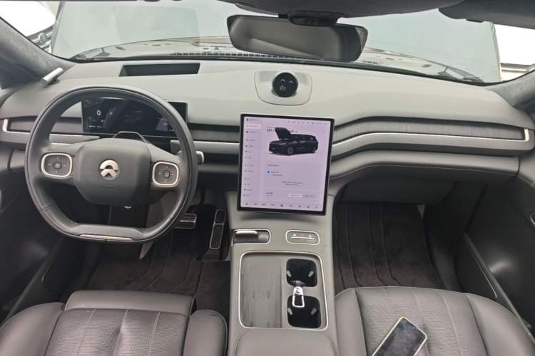 Used Nio ES8 2024 75 kWh Center Console