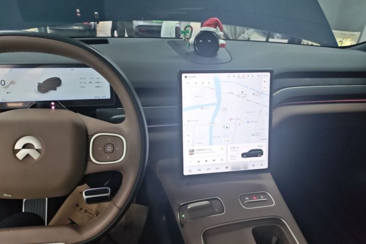 Used Nio ES8 2024 75 kWh Center Console