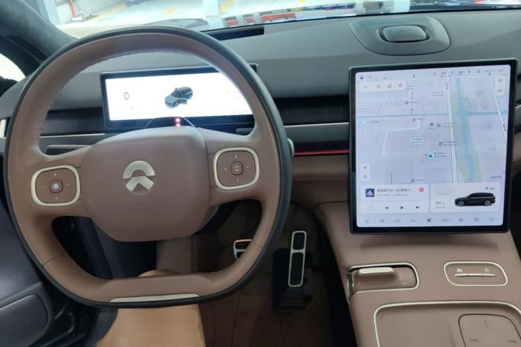 Used Nio ES8 2024 75 kWh Center Console