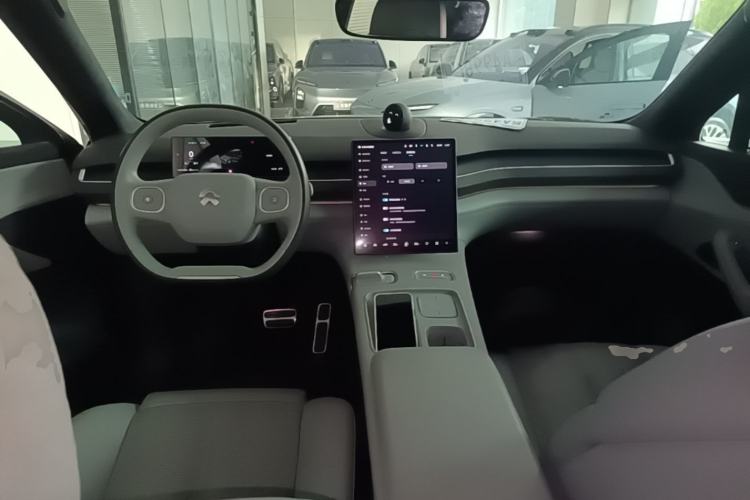 Used Nio ES8 2024 75 kWh Center Console