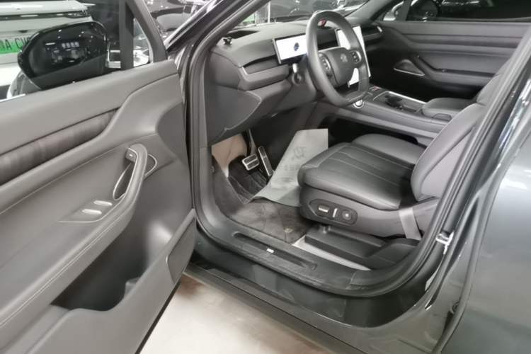 Used Nio ES8 2024 75 kWh Driver Seat