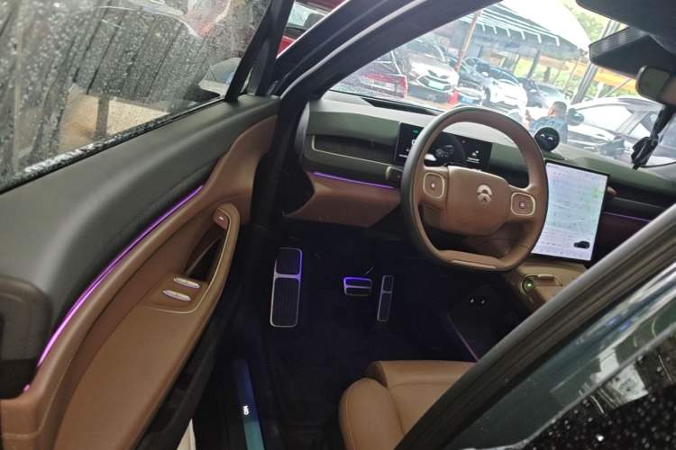 Used Nio ES8 2024 75 kWh Driver Seat
