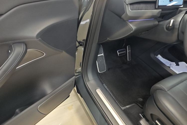 Used Nio ES8 2024 75 kWh Driver Seat
