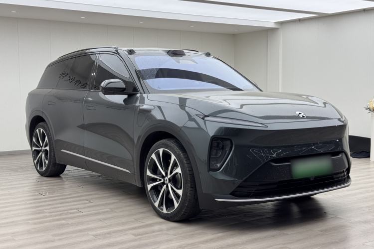 Used Nio ES8 2024 100kWh Signature Edition Front Right 45 Deg