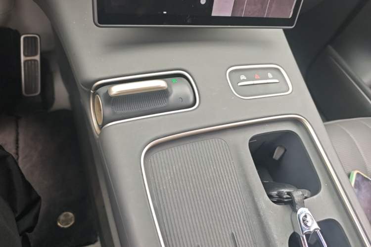Used Nio ES8 2024 75 kWh Gear Lever