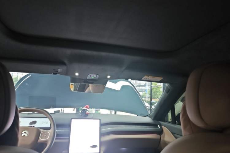 Used Nio ES8 2024 75 kWh Headliner