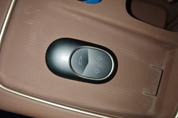 Used Nio ES8 2024 75 kWh Interior 1