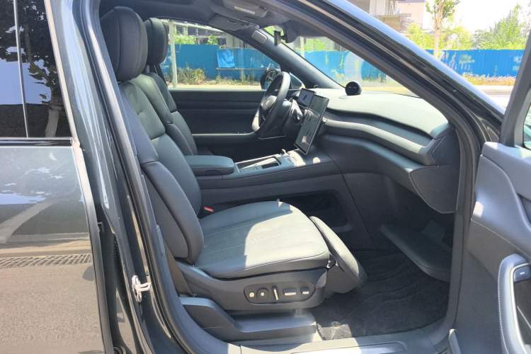 Used Nio ES8 2024 75 kWh Interior 3