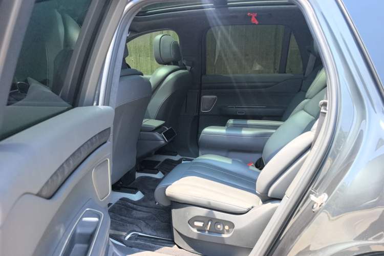 Used Nio ES8 2024 75 kWh Interior 4