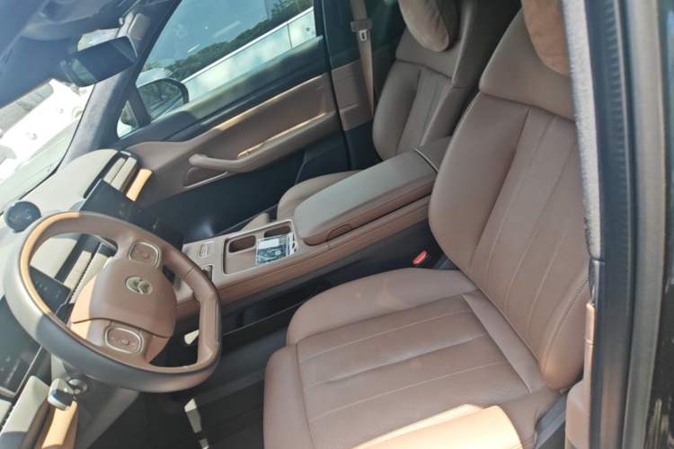 Used Nio ES8 2024 75 kWh Left Front Seat