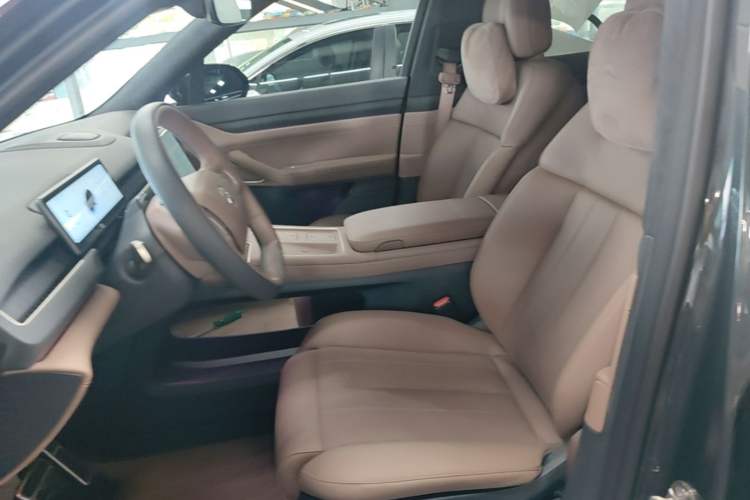 Used Nio ES8 2024 75 kWh Left Front Seat