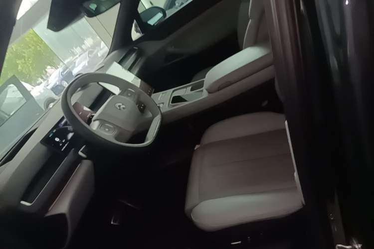 Used Nio ES8 2024 75 kWh Left Front Seat