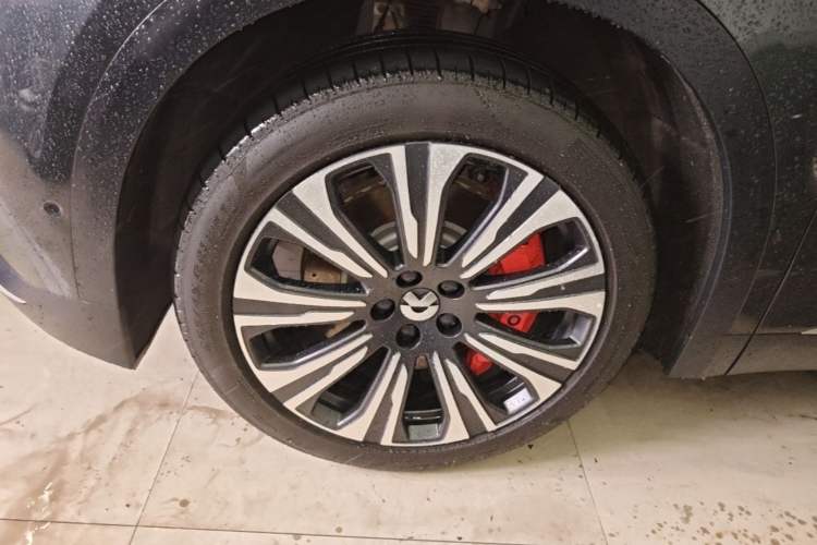 Used Nio ES8 2024 75 kWh Left Front Wheel Hub