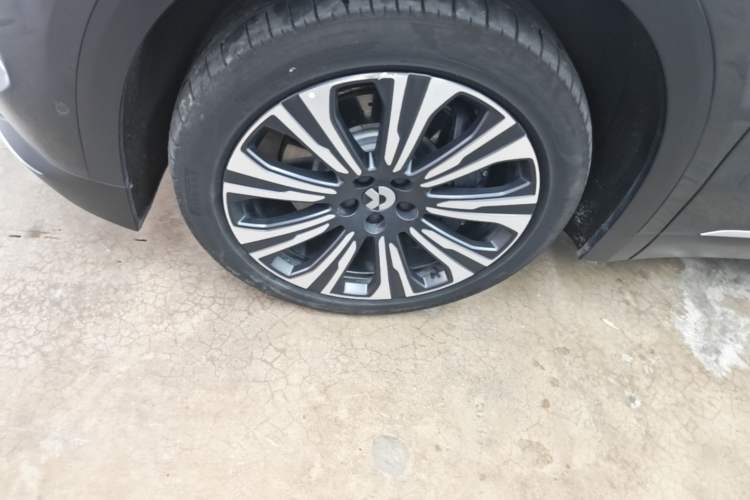 Used Nio ES8 2024 75 kWh Left Front Wheel Hub
