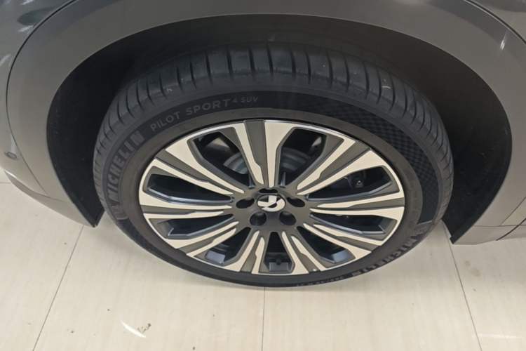 Used Nio ES8 2024 75 kWh Left Front Wheel Hub