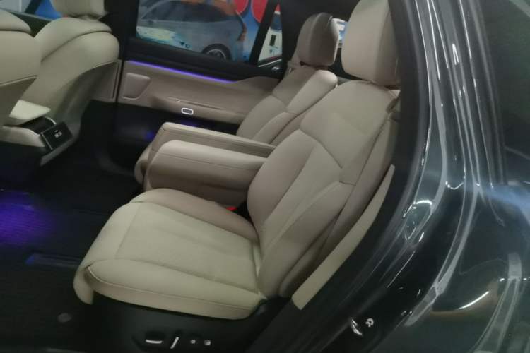 Used Nio ES8 2024 75 kWh Left Rear Seat