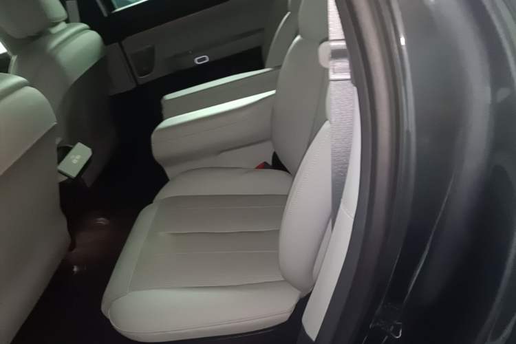 Used Nio ES8 2024 75 kWh Left Rear Seat