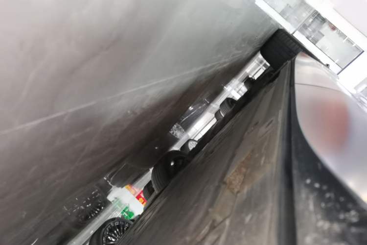 Used Nio ES8 2024 75 kWh Left Side Sill