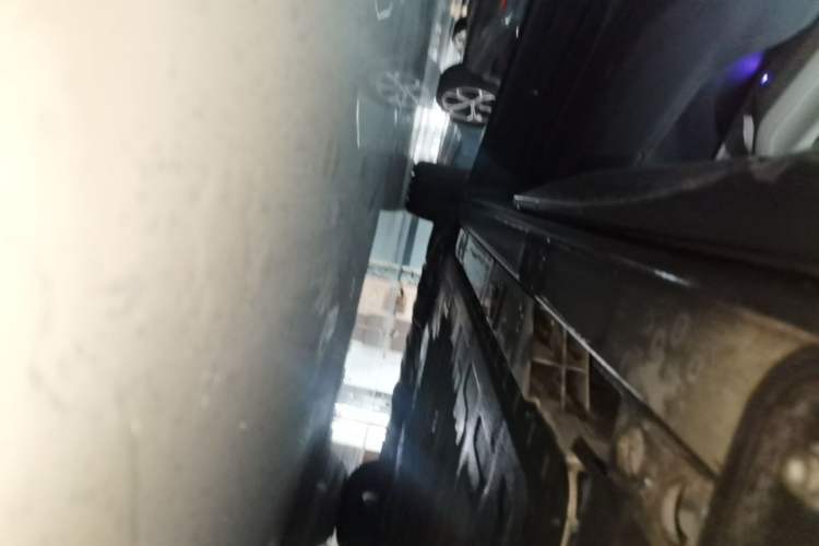 Used Nio ES8 2024 75 kWh Left Side Sill