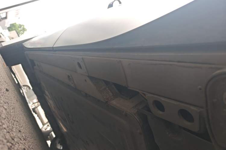 Used Nio ES8 2024 75 kWh Left Side Sill