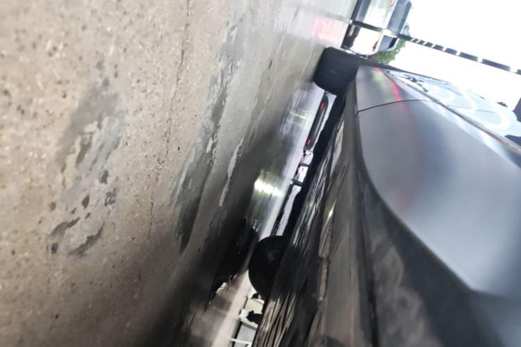 Used Nio ES8 2024 75 kWh Left Side Sill